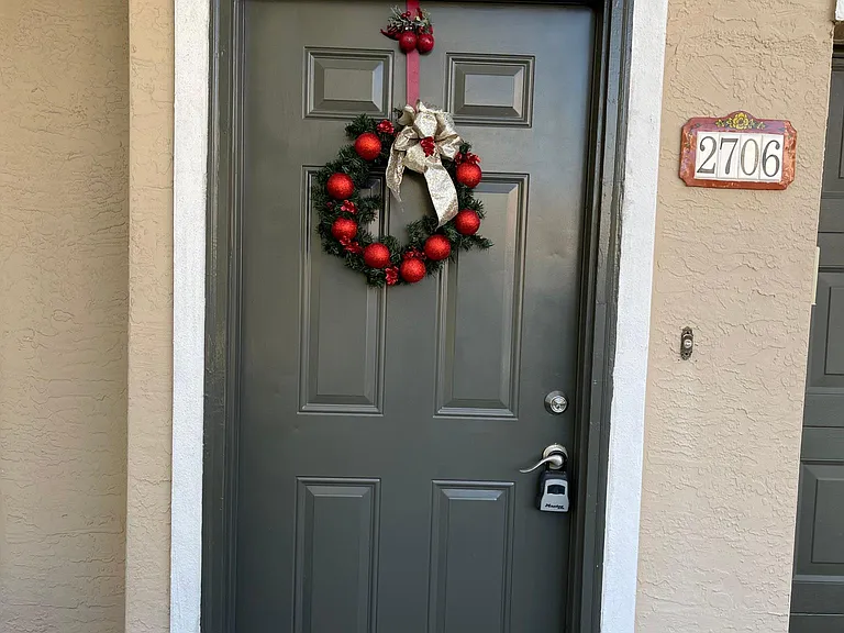 10075 Gate Pkwy N #2706 — Photo 1