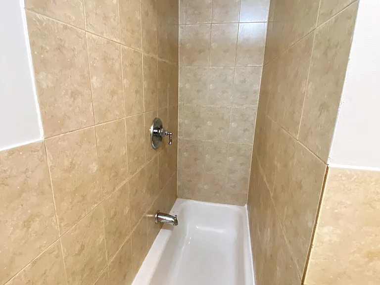 324 E 6th St #1 — Photo 6