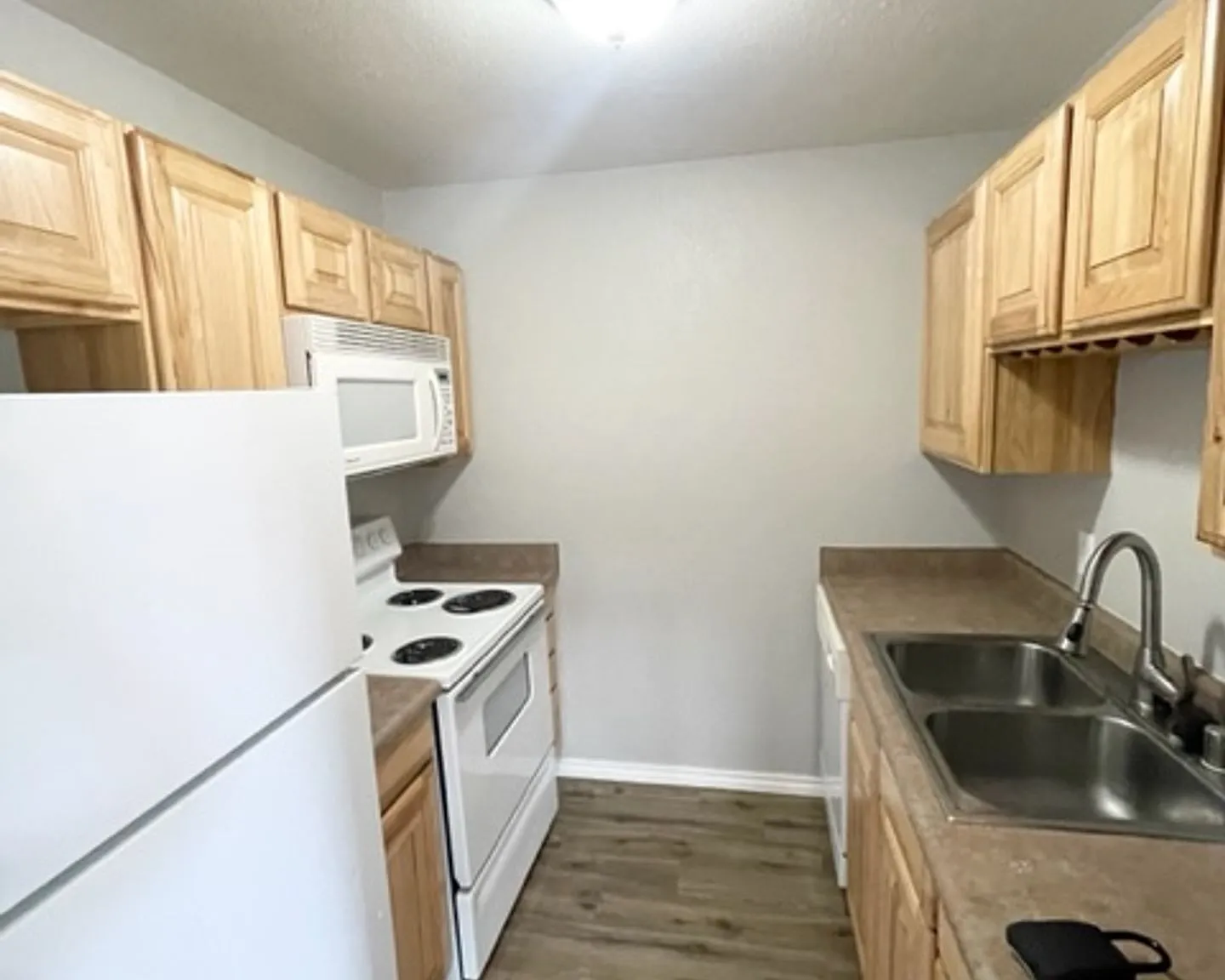 421 - 425 E Fountain Pl — Photo 3