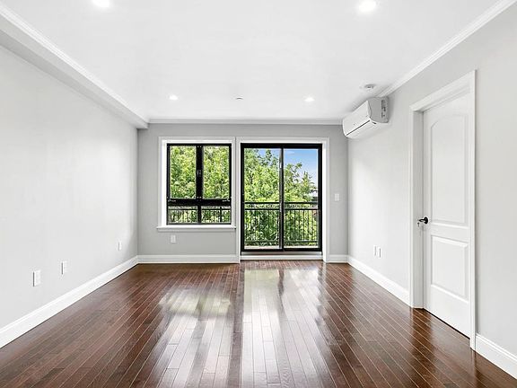 4th image of 84 Chauncey St #3N