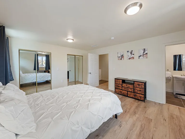 5912 S Flower St #1 — Photo 14