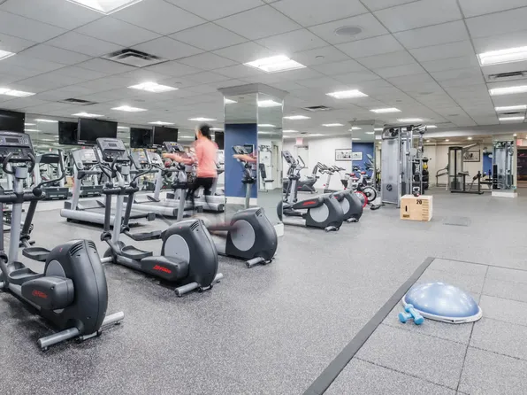 180 Riverside Boulevard image 33 of 71