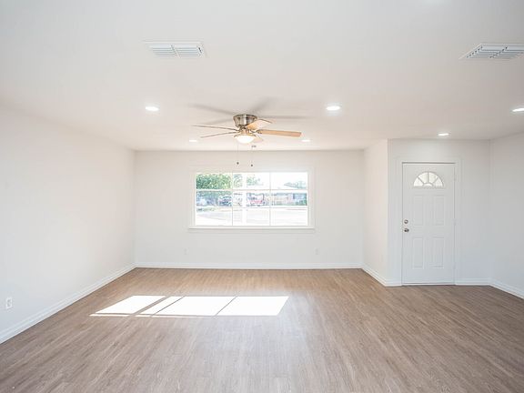 4th image of 6004 Vernon Ave