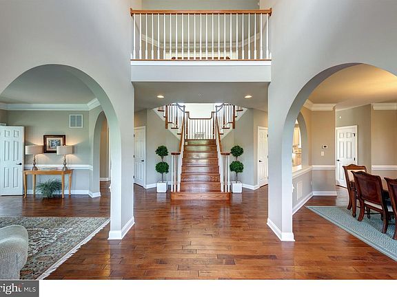 5th image of 33 Wilson Way