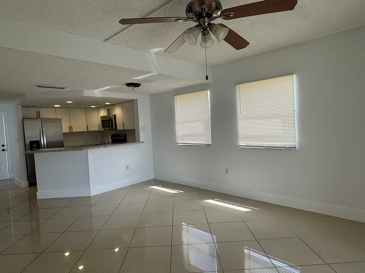 2 bed, 1032 sqft, $2,100 — Photo 4