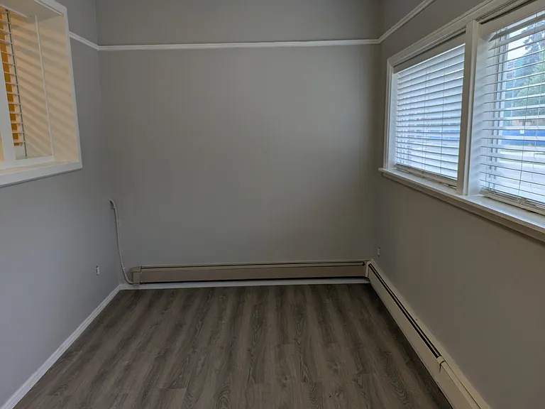 109 Moore Ave S — Photo 5