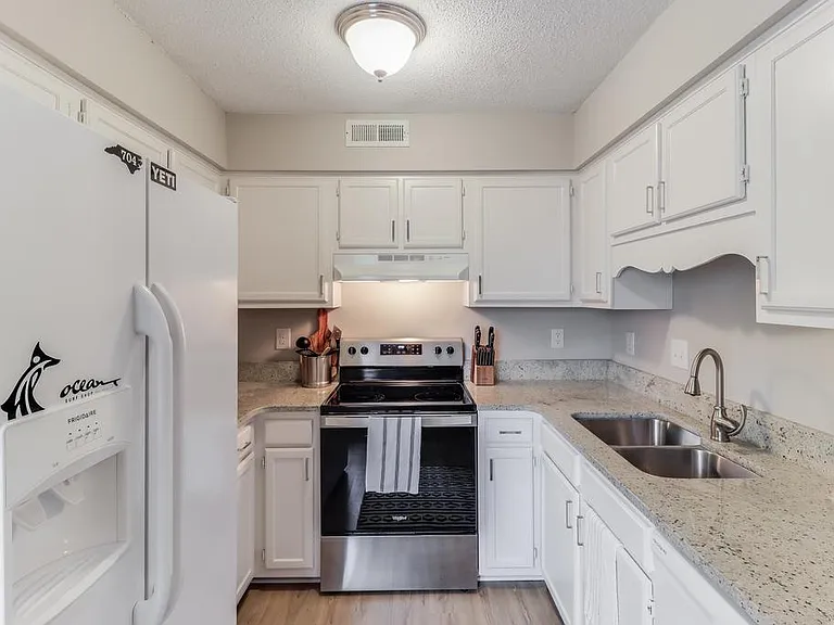 1050 Planters Pl — Photo 9
