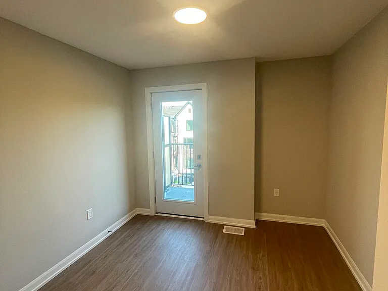 708 Woolwich St #319 — Photo 2