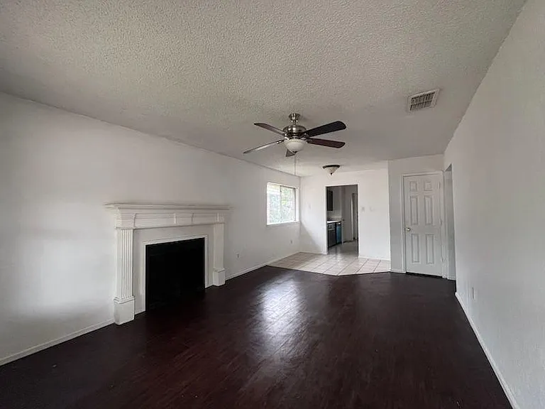 1701 Windsong Ln — Photo 2