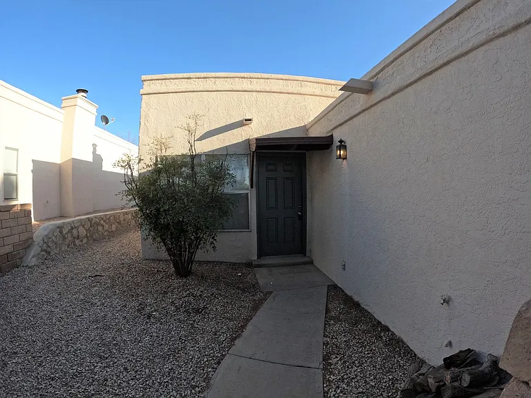 2717 Fairway Dr — Photo 3