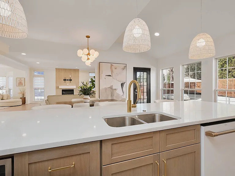 5811 Johnson Ave — Photo 6