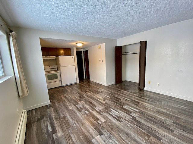 2nd image of 832 Rollins St Unit C