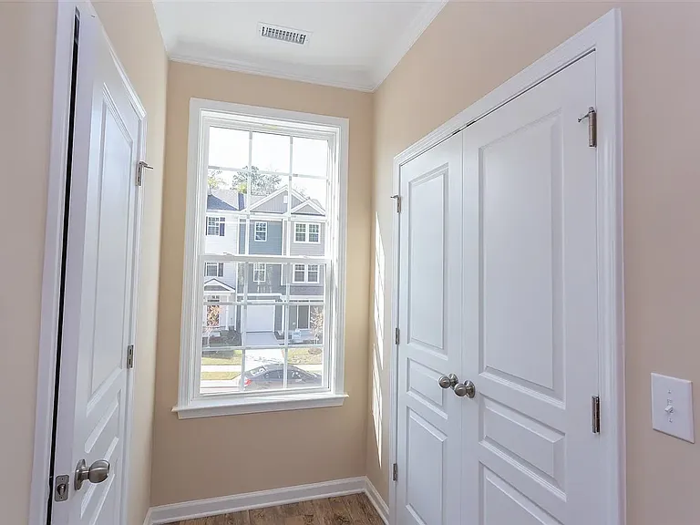 1122 Myers Point Dr — Photo 2