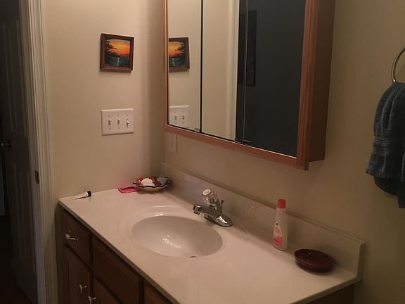 4th image of 618A Oakwood Ave