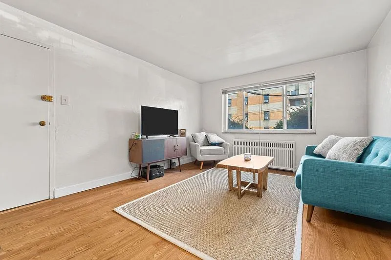 1 bed, 400 sqft, $1,072 — Photo 3