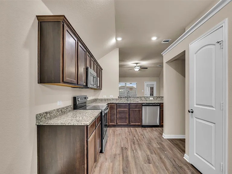 6407 Hercules Ave — Photo 2