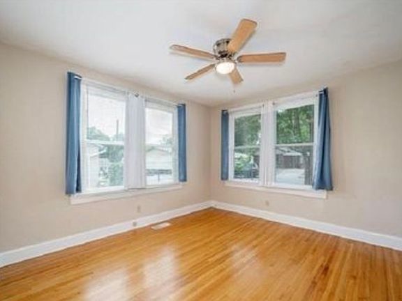 4th image of 123 Pinewood St