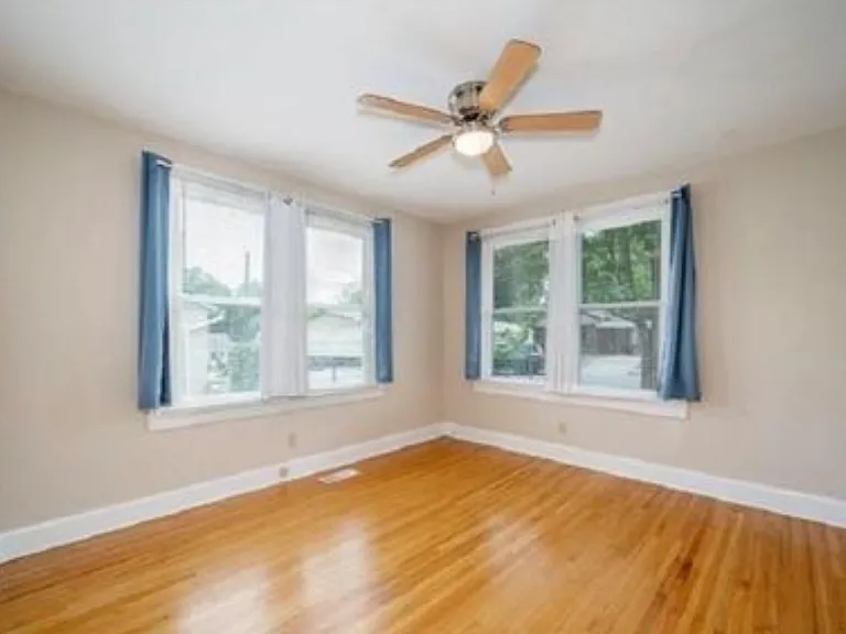 123 Pinewood St — Photo 4