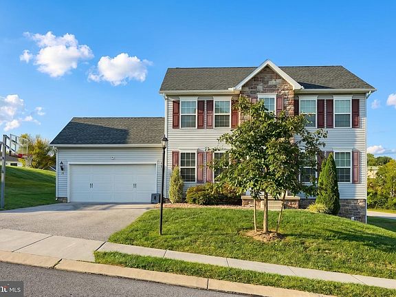 2nd image of 35 Fox Run Rd
