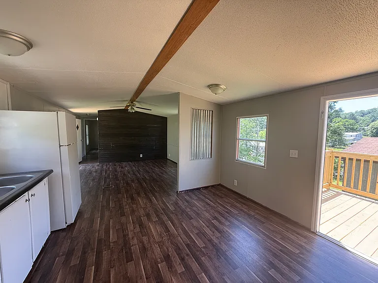 220 Thor Ln — Photo 2