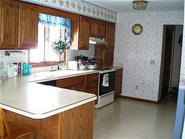 3rd image of 8062 Crestwood Dr