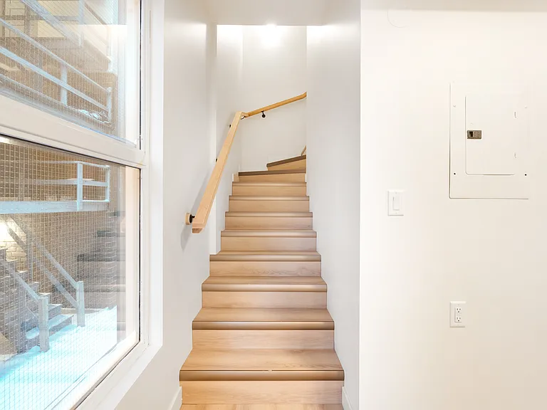 260 Wellington Cres #11 — Photo 7