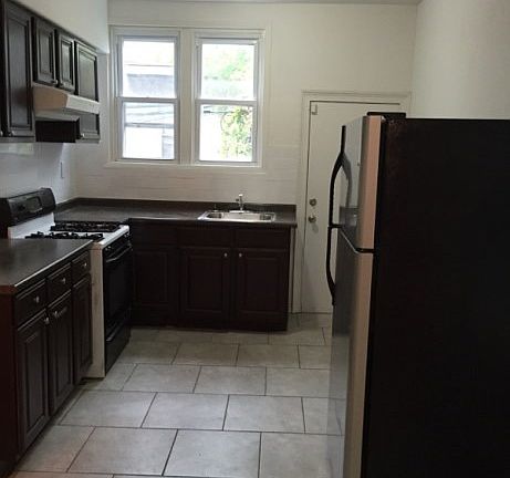 5th image of 228 N Hobart St