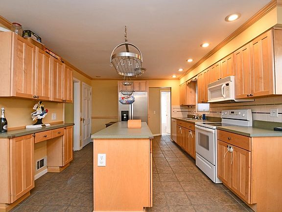 5th image of 1538 Oak Knoll Dr