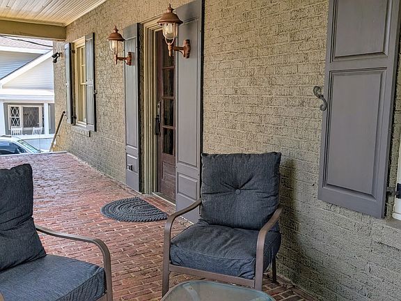 4th image of 902 E Washington St APT 203
