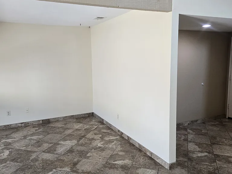2150 Catalpa Ct — Photo 9