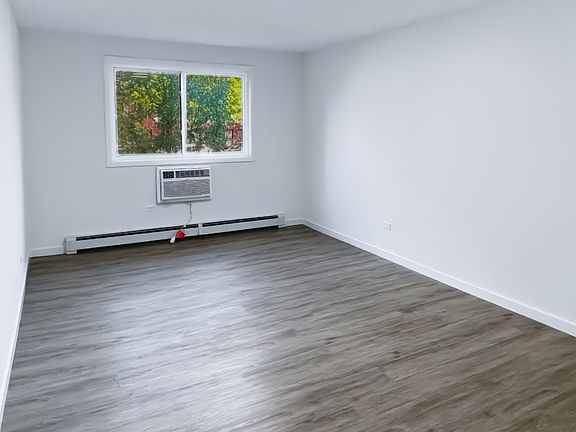 5th image of 7621 N Sheridan Rd #1