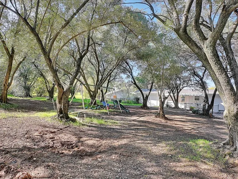 37 Westwood Way — Photo 31