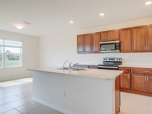 4th image of 406 NW 10th Ter