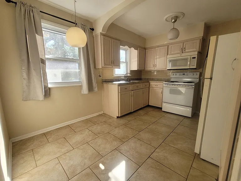 6987 Greenleaf Ave — Photo 4