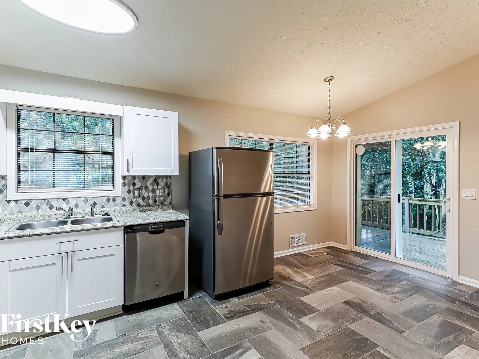 3 bed, 2.0 bath, 1585 sqft, $2,305 — Photo 4
