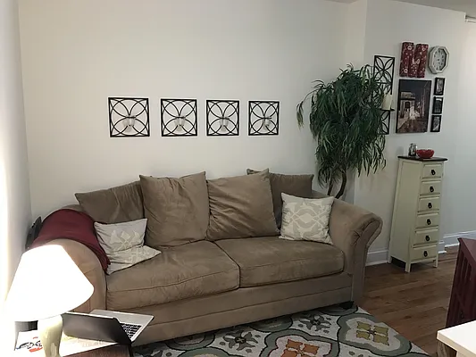 Rented by Salon Realty Corp | media 8