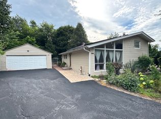 1008 Adams Ct, Carpentersville, IL 60110