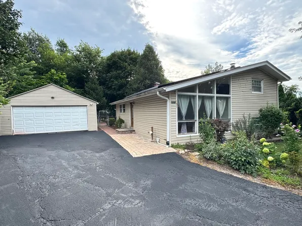 1008 Adams Ct, Carpentersville, IL 60110