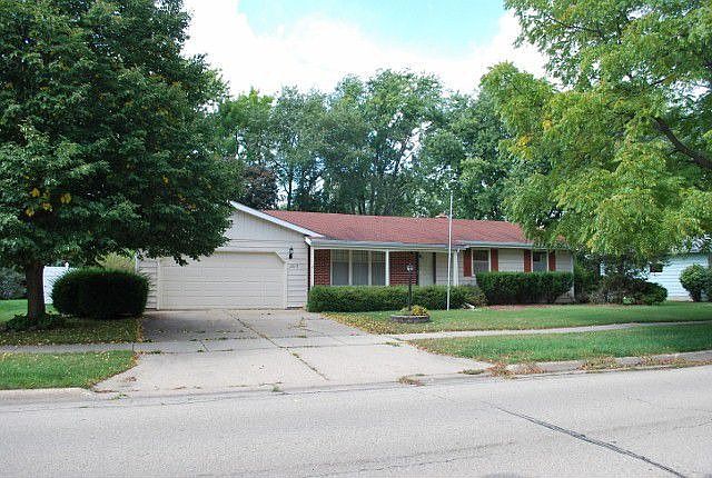 2nd image of 2213 N Lexington Dr