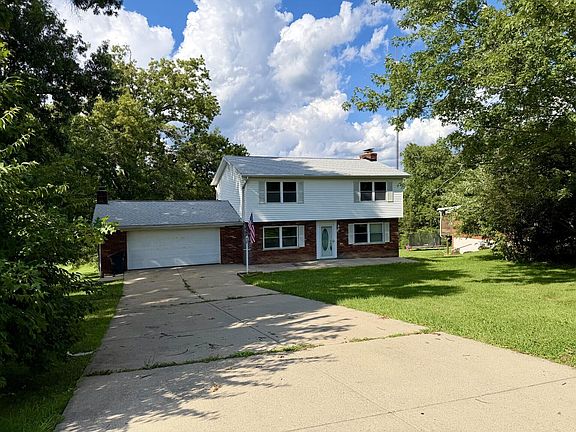 2nd image of 2016 Mapletree Ln