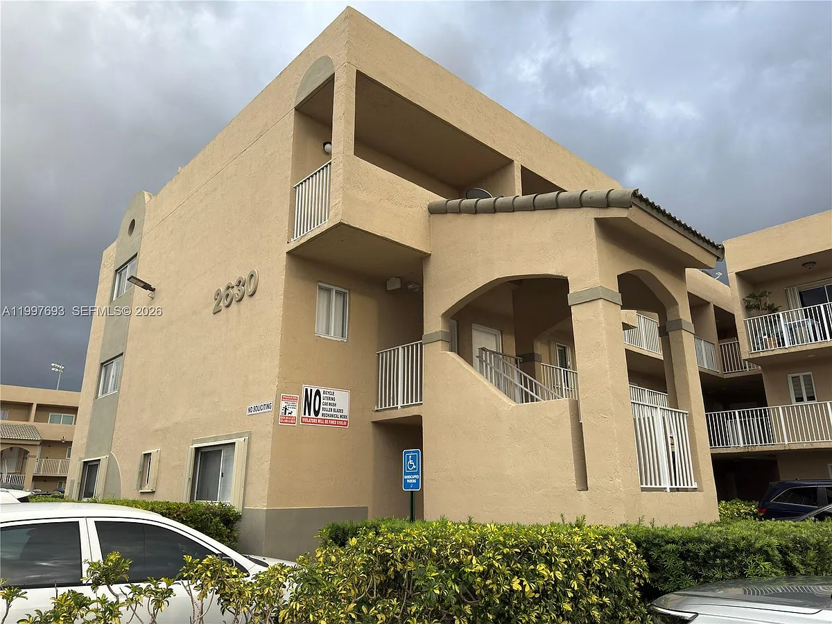 Building Photo - 2630 W 76th St #201