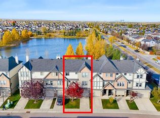 16 S Eversyde Park SW, Calgary, AB T2Y5G8