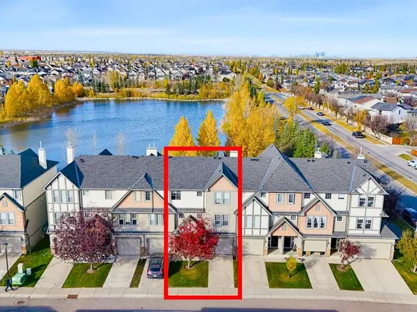 16 S Eversyde Park SW, Calgary, AB T2Y 5G8