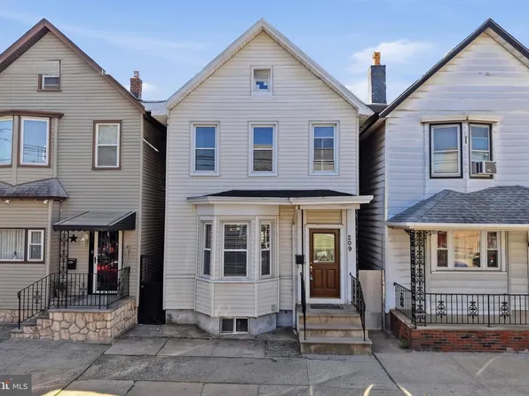 209 Hamilton St, Harrison, NJ 07029