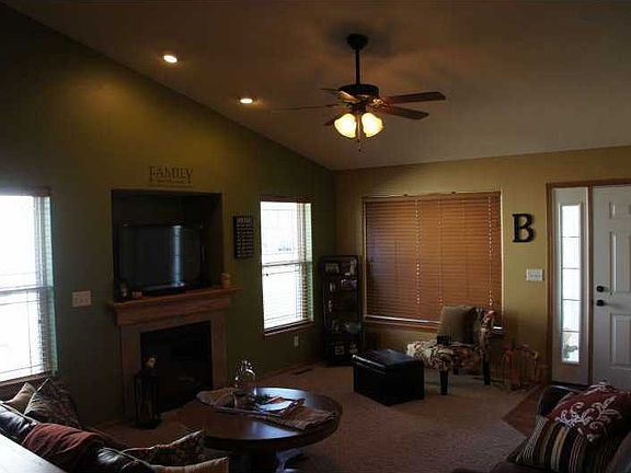 4th image of 205 N Sunset Dr