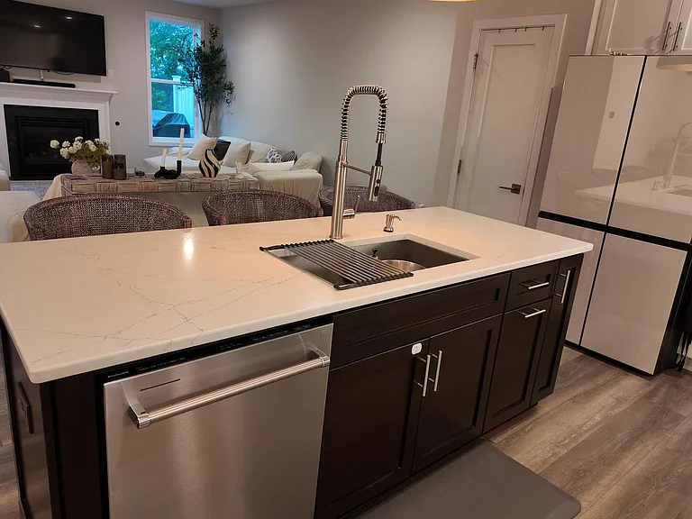 148 Kennedy Dr — Photo 6