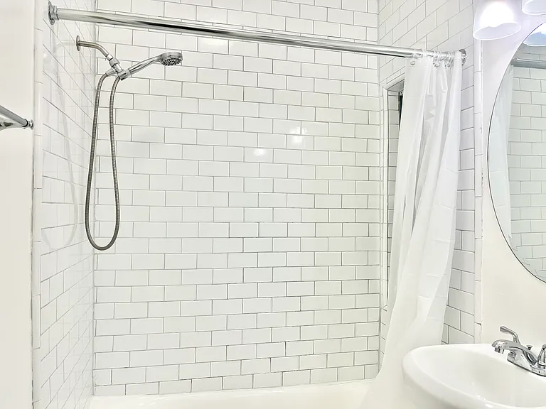 1154 N Formosa Ave — Photo 10