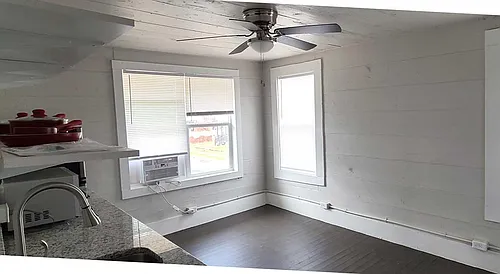 1405 Moore St Photo 1