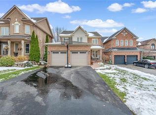 8 Keewaydin St, Hamilton, ON L8B0K1
