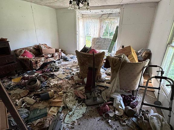 5th image of 155 Gray St